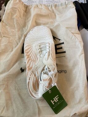 HIKE Footwear Sneakers EU 36 (US 5.5–6) | New | Cream/Rose Gold